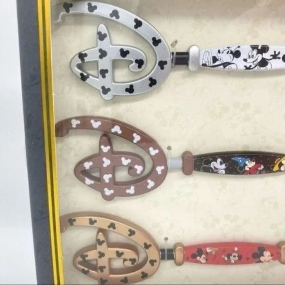 Disney Mickey Mouse Special Edition Through the Years Collectible Key Set New